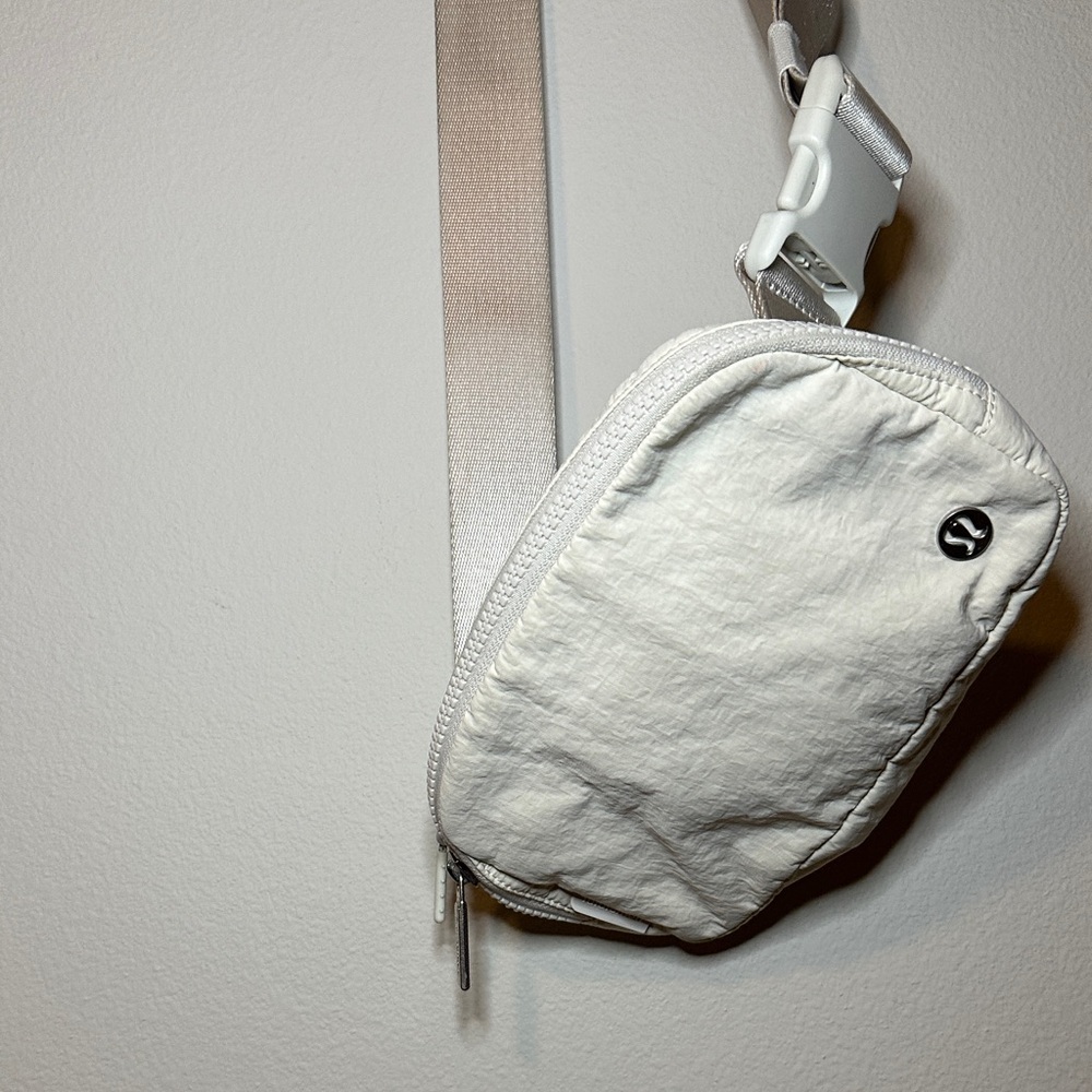 Lululemon Athletica White Belt Bag - Picture 4 of 5